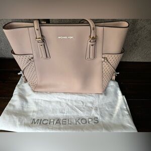 Michael Kors Voyager Womens Soft Pink East West Signature Tote Leather Bag